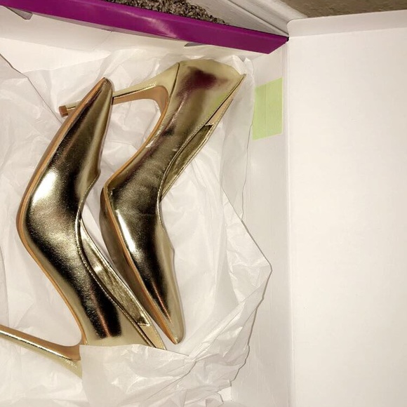 Gold Heels - Picture 4 of 4